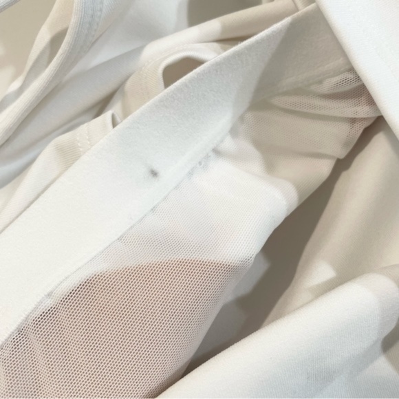 SOLD - PINK Ultimate Lightly Lined Sports Crop Top Bra Cross Back White Large - Picture 9 of 9